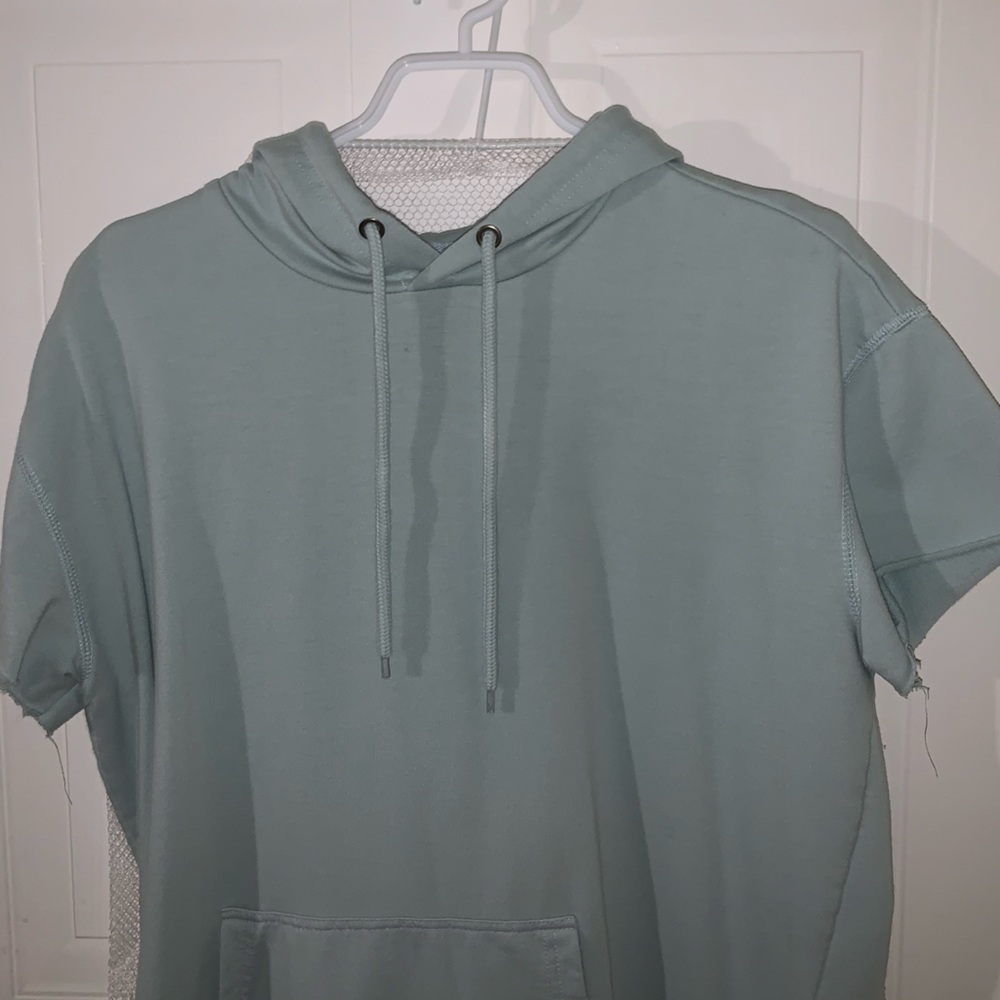 - Sleeveless hoodie